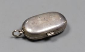 An Edwardian silver oval half sovereign/sovereign case, EJH, Birmingham, 1905, 5cm.