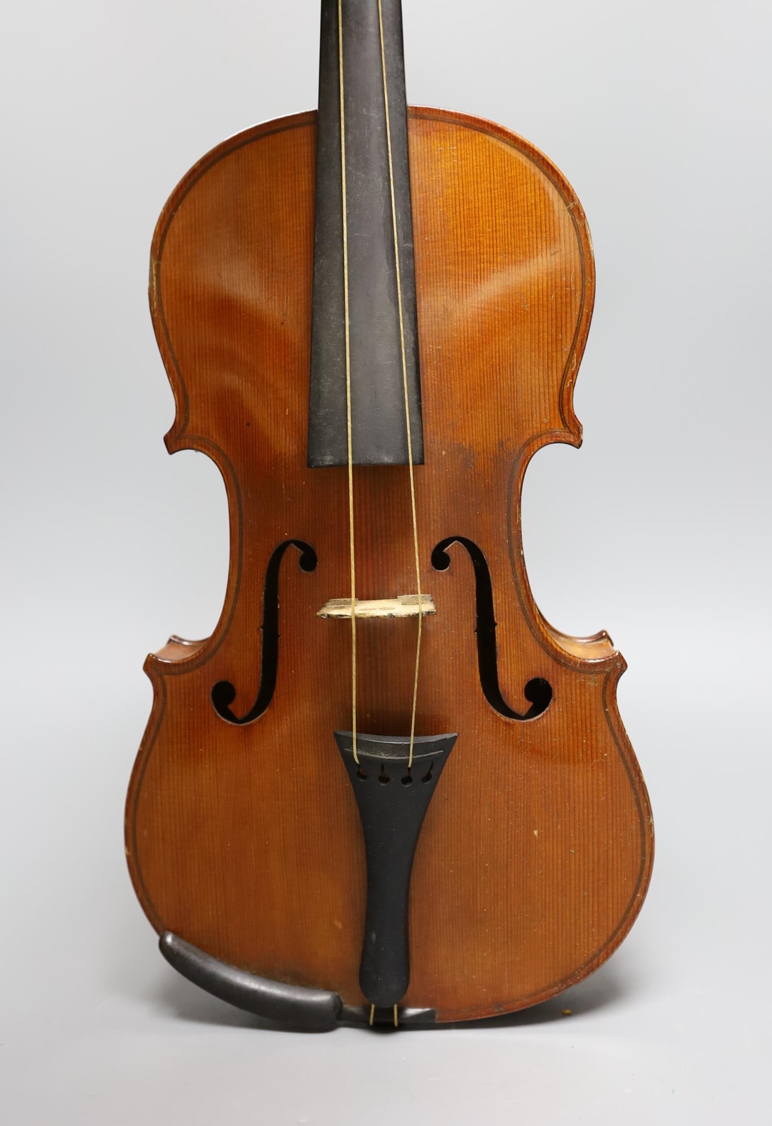 An early 20th century cased violin, length of back 36 cm - Image 2 of 8