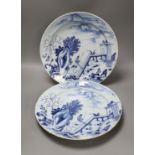 A pair of mid 18th century Delft blue and white chargers, 33.5cm diameter