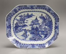 A late 18th century Chinese export blue and white serving plate, 36cm long