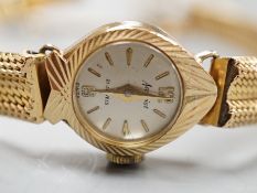 A lady's 9ct gold Accurist manual wind wrist watch