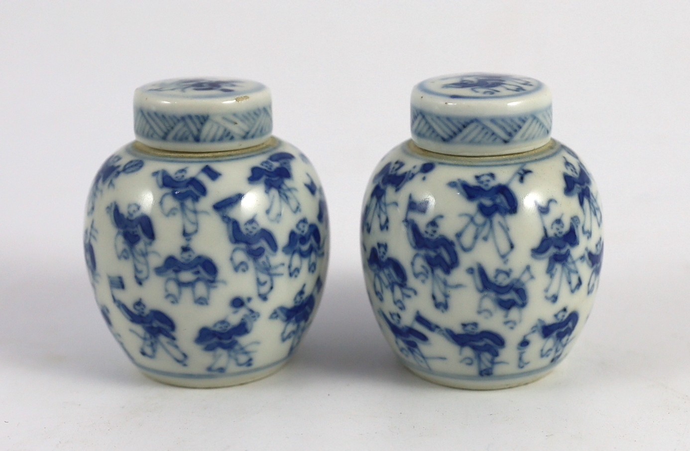 A pair of 19th century Chinese blue and white boys miniature jars and covers, 5.5 cm high - Image 2 of 5