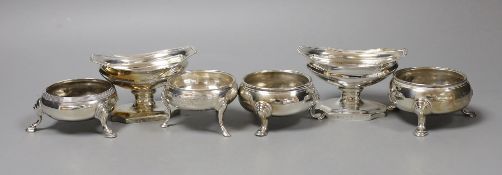 A pair of George III silver boat shaped pedestal salts, Abstinando King, London, 1800, 92mm and four