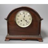 An Edwardian mahogany mantel clock, 28cm tall