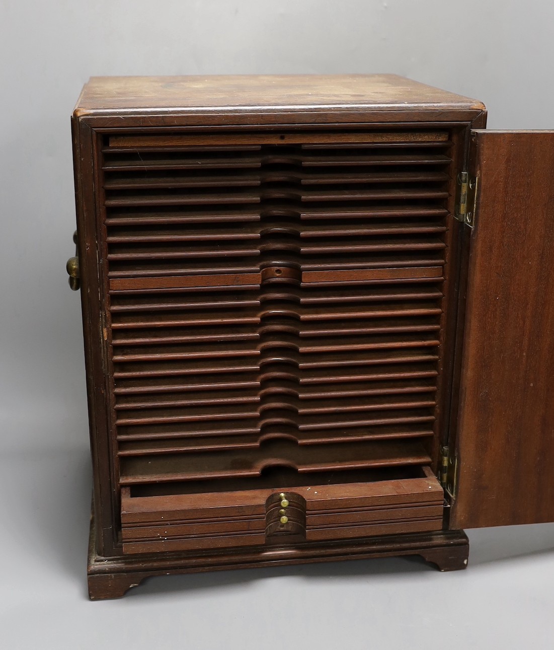 A 19th century mahogany coin collector’s cabinet, lacking trays. 39.5cm high, 32cm wide, 28cm deep - Image 2 of 2