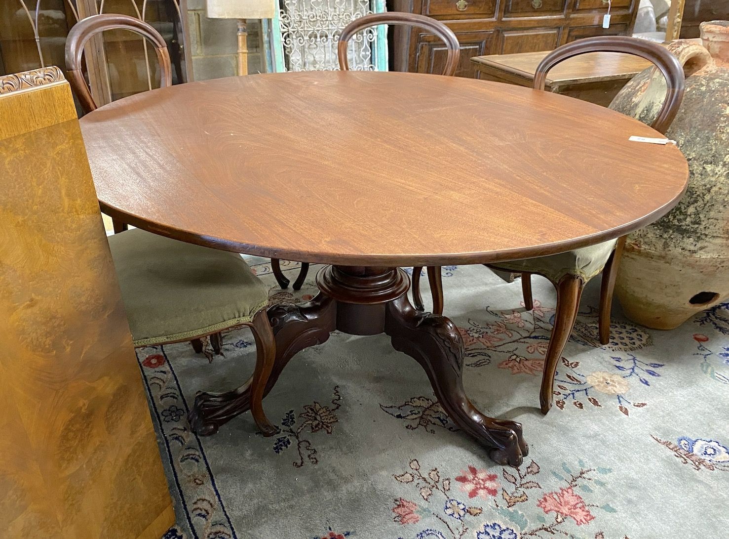 A Victorian circular mahogany breakfast table, diameter 128cm, height 71cm