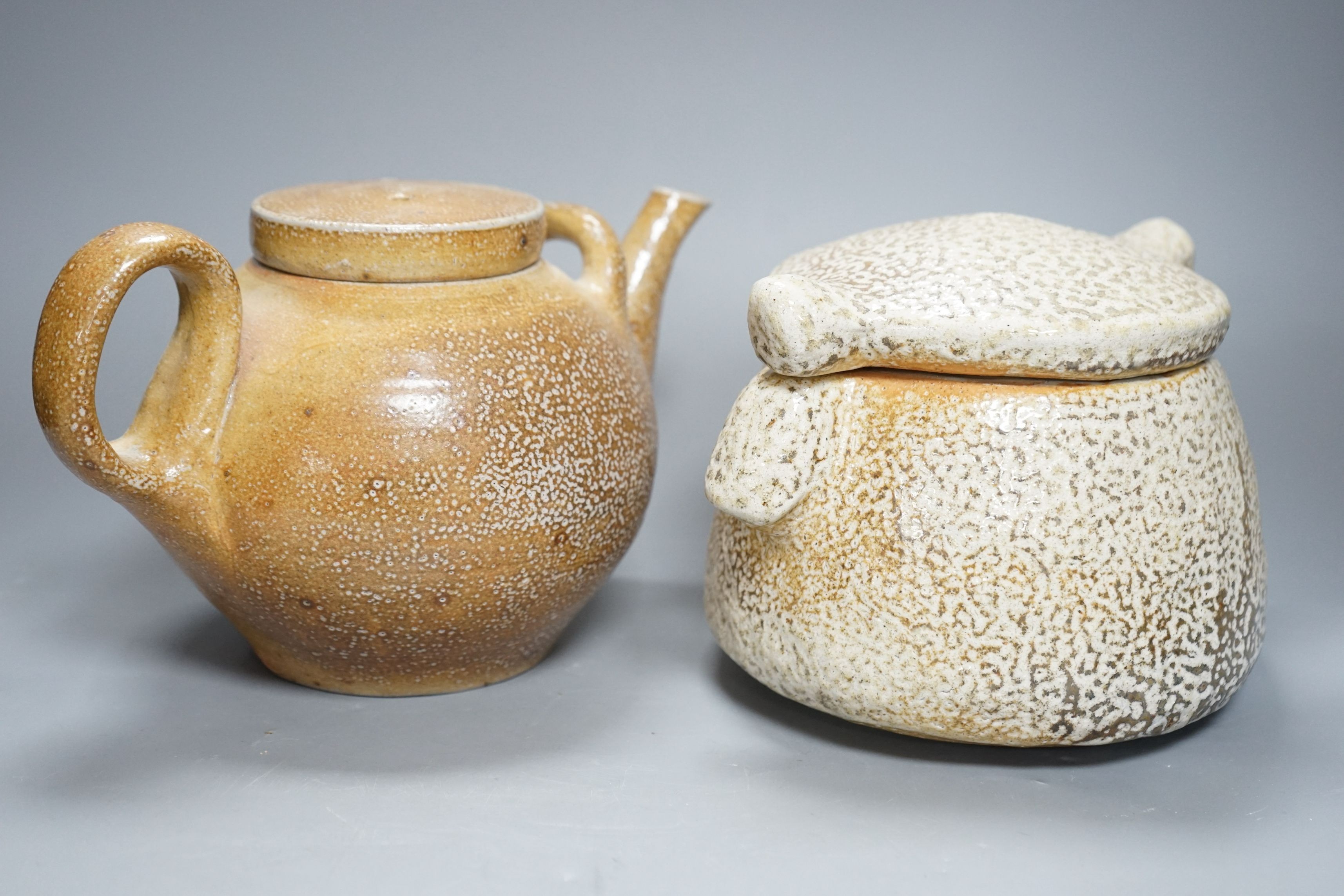Sarah Walton (b.1945), a salt glaze stoneware teapot and cover and a similar jar and cover, - Image 4 of 6