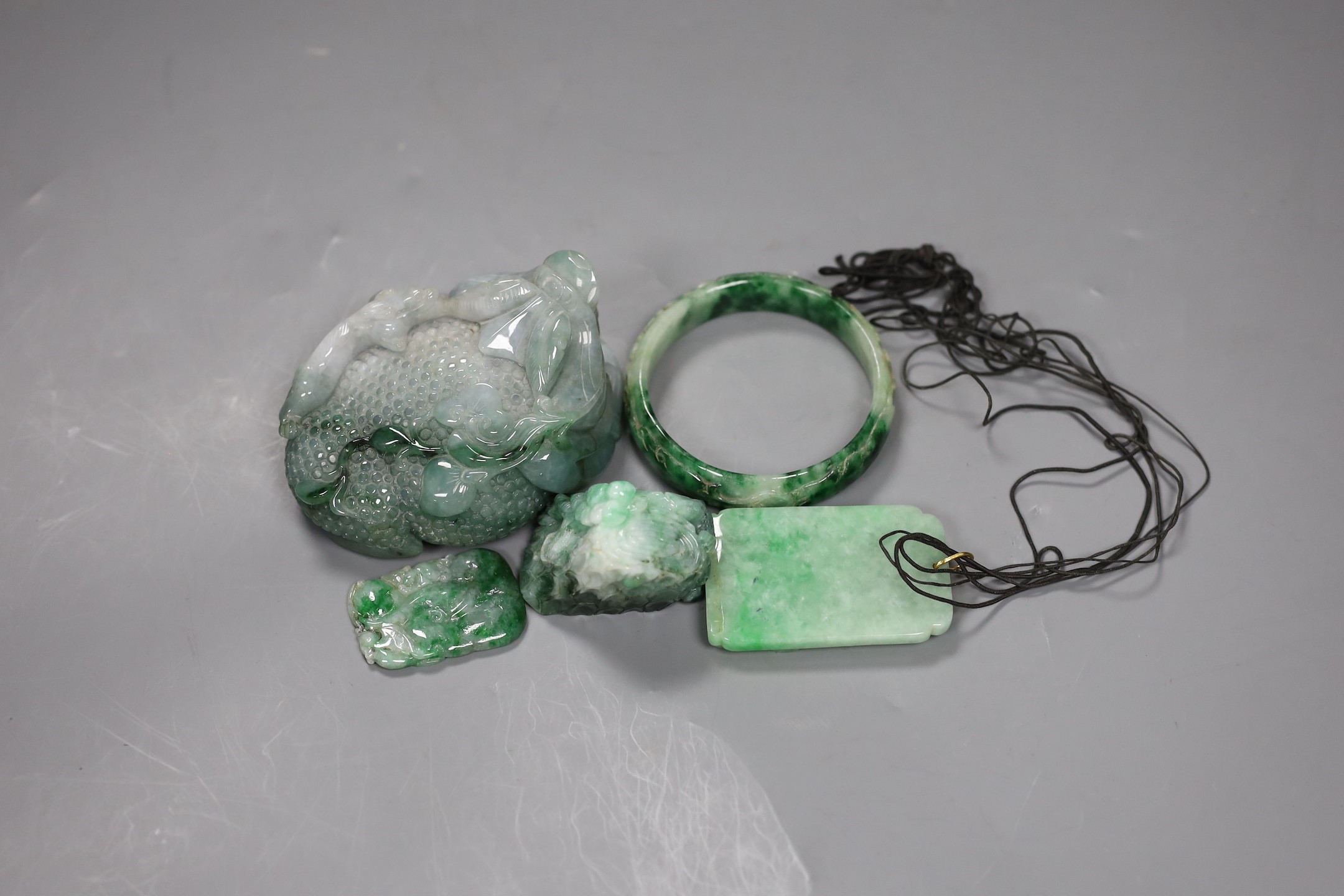 A group of five Chinese jadeite carvings, including two pendants and a bangle, largest 11cms long - Image 3 of 3