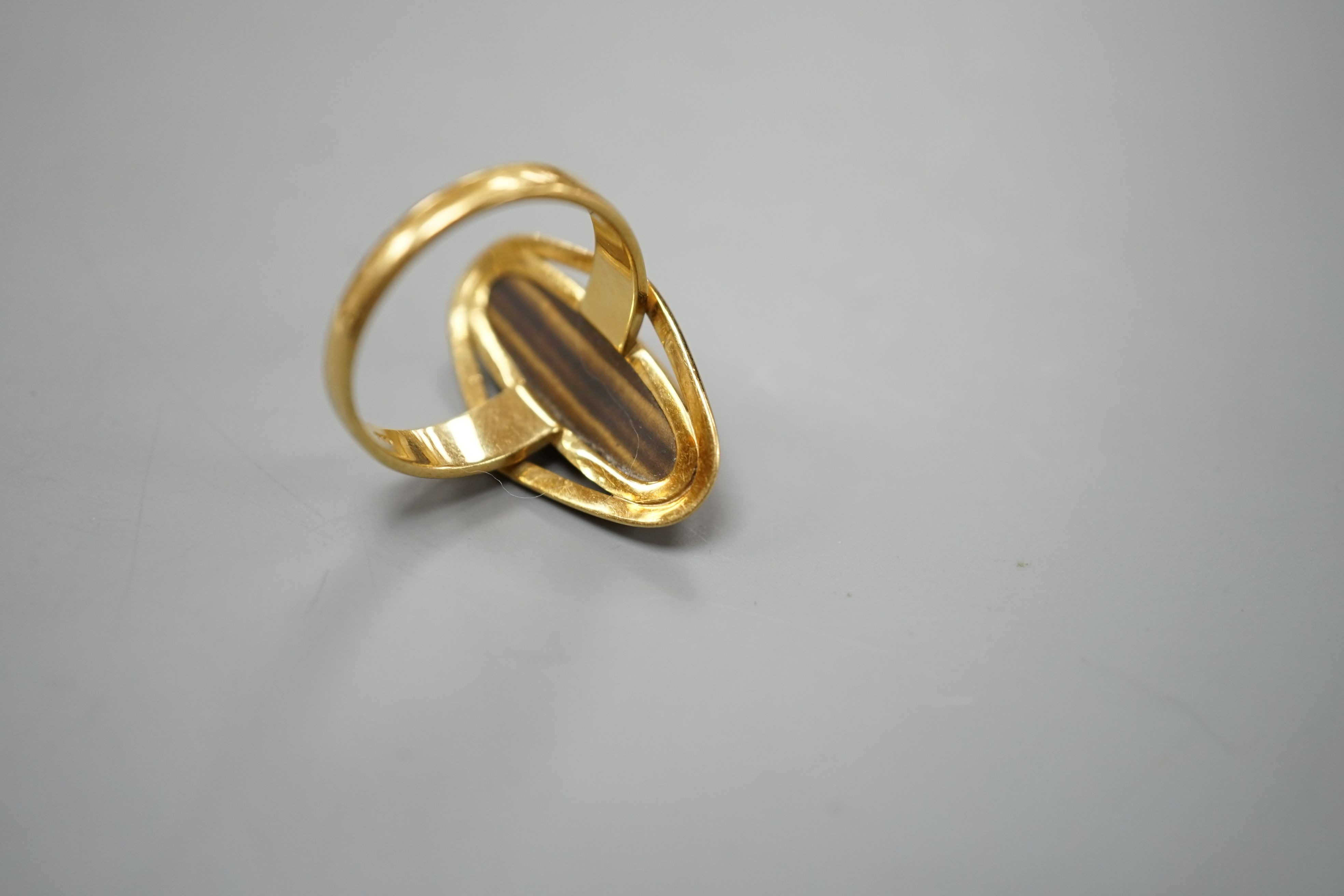 An 18ct gold and tiger's eye dress ring, size P, gross 6.2 grams - Image 4 of 4