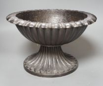 A Victorian cast iron urn, 18cm high
