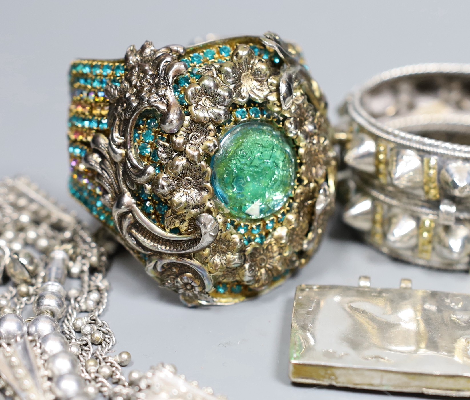 A small group of Middle Eastern mainly white metal jewellery, including bangles, bracelets and an - Image 4 of 5
