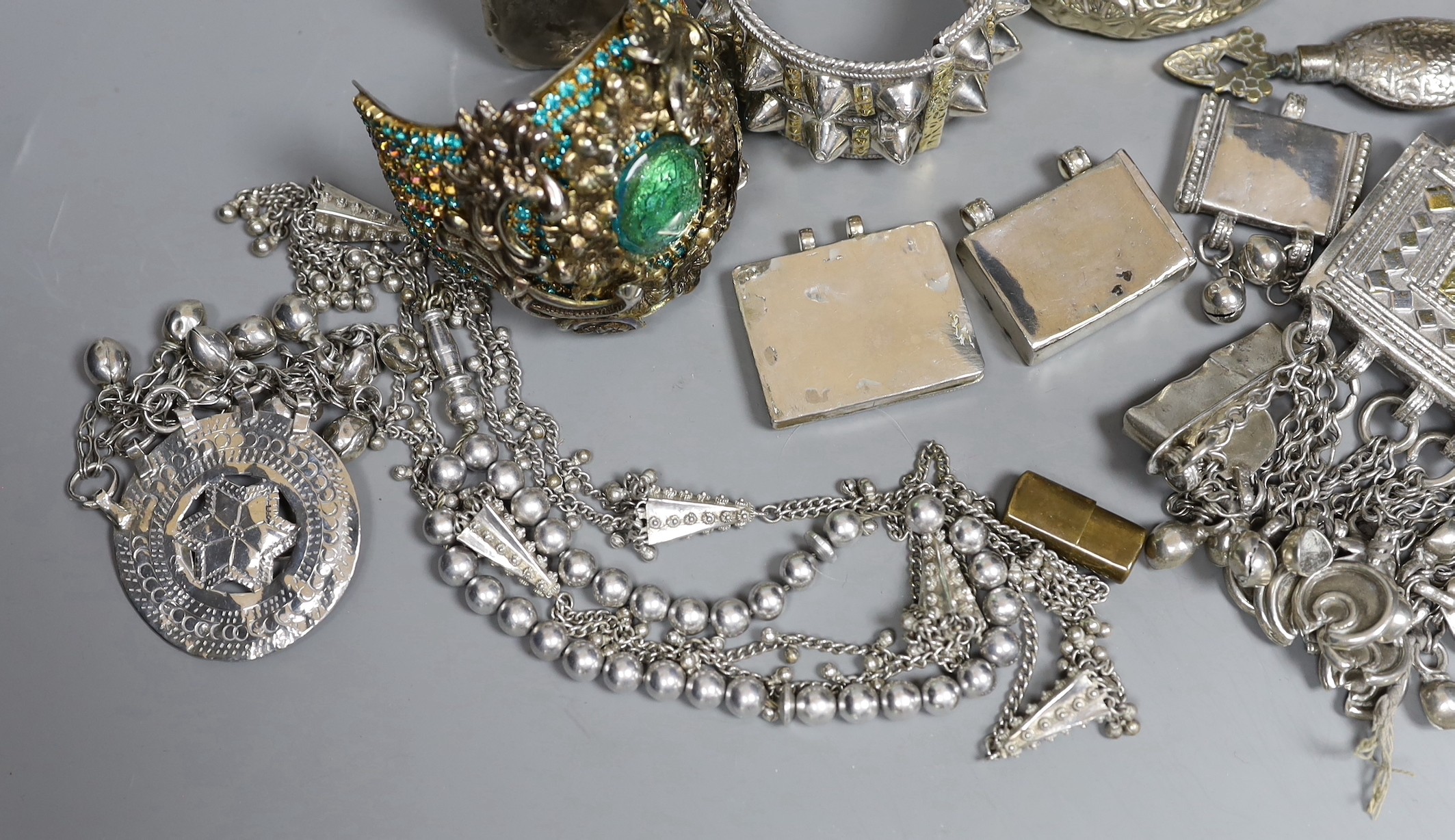 A small group of Middle Eastern mainly white metal jewellery, including bangles, bracelets and an - Image 3 of 5