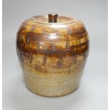 § § William Marshall (1923–2007), a brown glazed stoneware jar and cover, impressed mark, 22cm