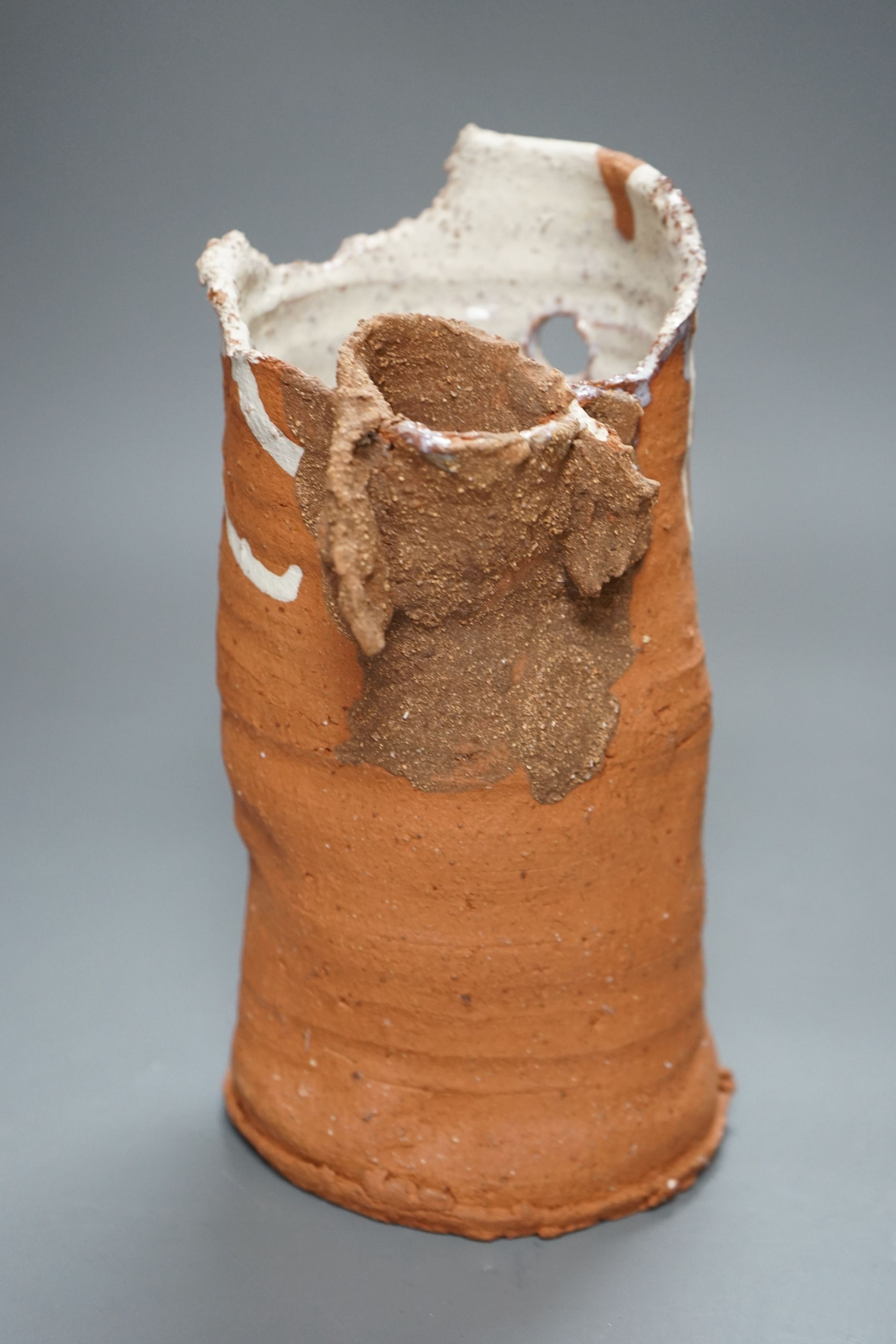 Peter Smith, a thrown terracotta cylindrical vessel with white glaze to the interior and brown - Image 5 of 7