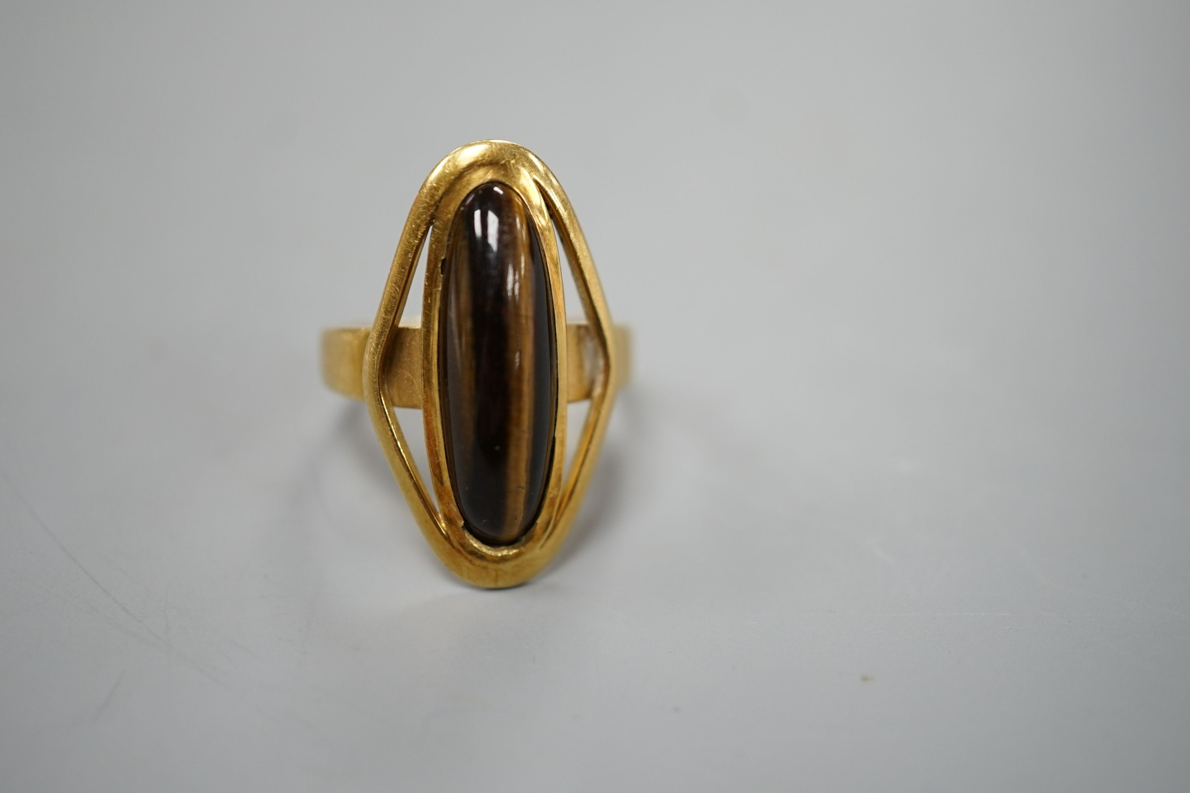 An 18ct gold and tiger's eye dress ring, size P, gross 6.2 grams - Image 2 of 4