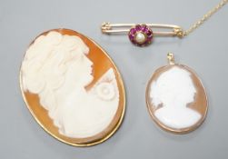 A 9ct mounted oval cameo shell pendant, 36mm, a similar gilt white metal mounted brooch and a yellow