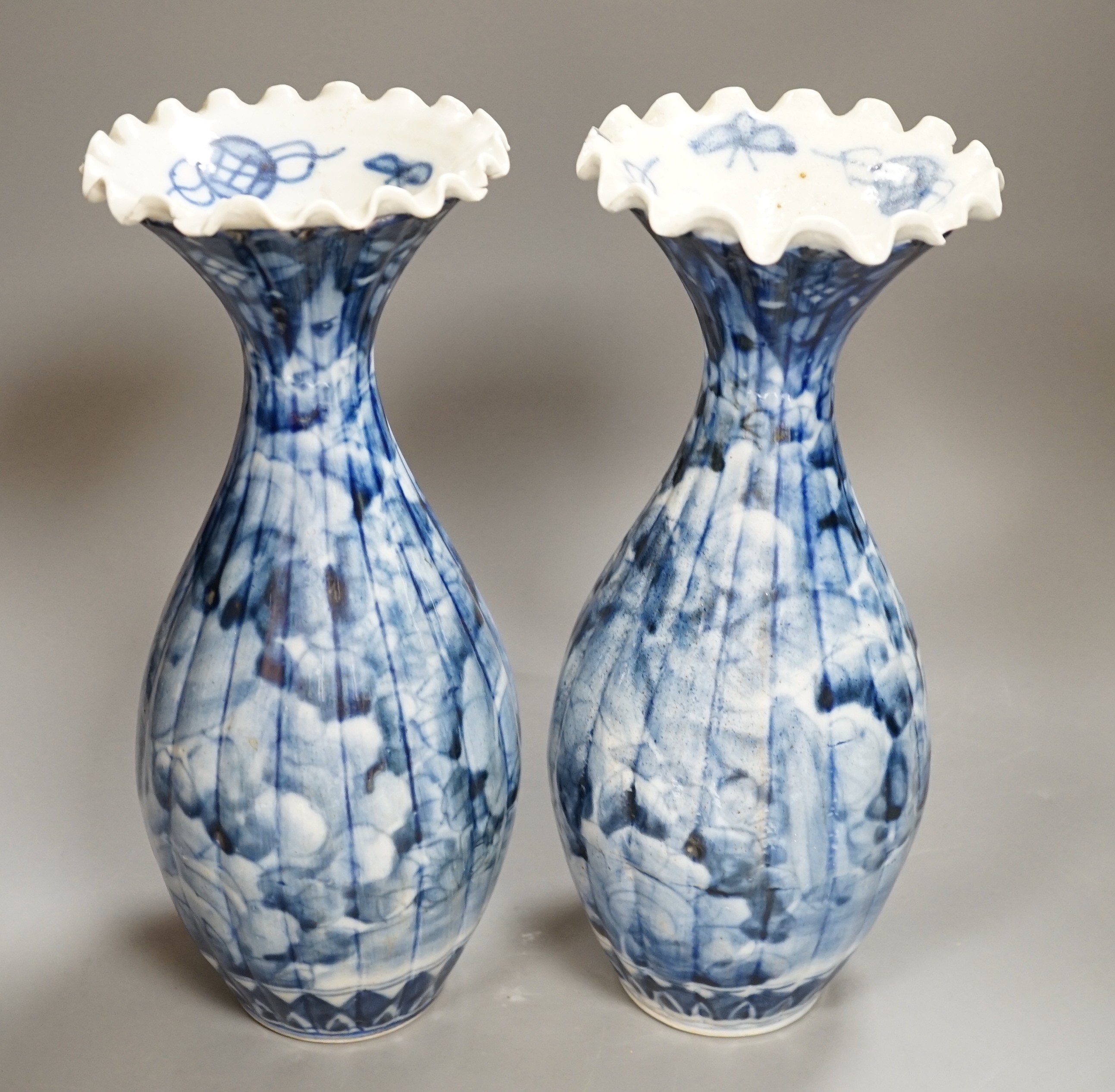 A pair of early 20th century Japanese fluted blue and white flared rim vases, 31.5cm - Image 3 of 6