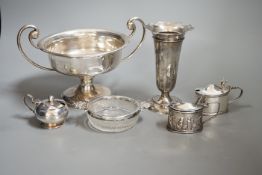A group of assorted small silver items to include a posy vase, silver-mounted cut glass quaich, a