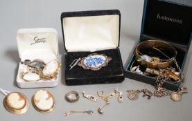 A 9ct mounted oval cameo shell brooch, and other assorted jewellery including, costume, a white