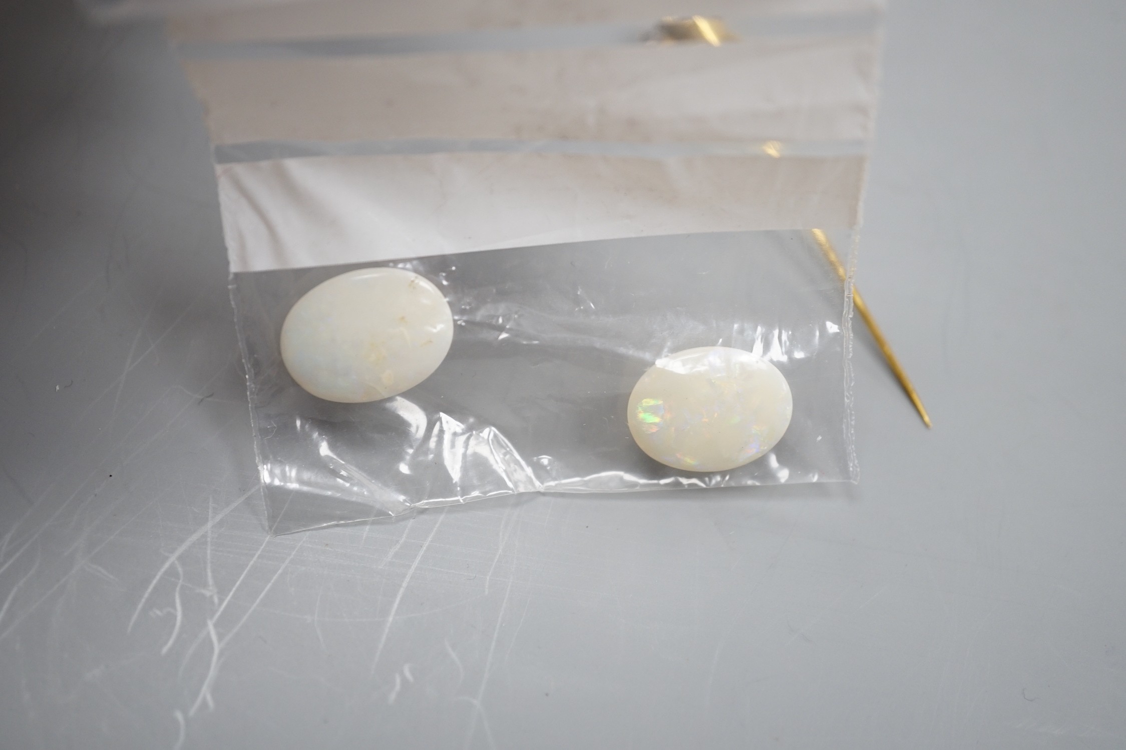 Two unmounted oval white opals, approx. 16mm and a yellow metal, cultured pearl and gem set stick - Image 4 of 4
