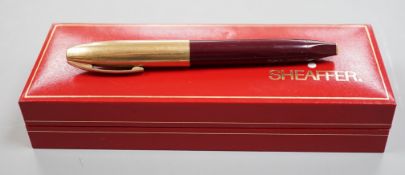 Sundry assorted fountain pens and writing equipment includes Swan, Sheaffer PFM