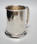 An Elizabeth II silver mug, Joseph Gloster Ltd, Birmingham, 1958, height 12.3cm, 10.7oz.