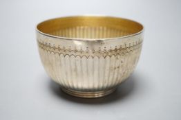 An Edwardian fluted silver sugar bowl, Thomas of New Bond Street, London, 1902, diameter 11.2cm, 8.