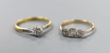 An 18ct and plat. single stone diamond ring, with diamond set shoulders, size O/P and a yellow metal