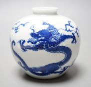 A Chinese blue and white ‘dragon’ vase, 9cm