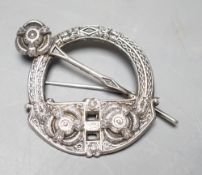 An Edwardian Celtic style silver kilt pin, Adie & Lovekin Ltd, Birmingham, 1902, 41mm.