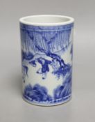 A Chinese blue and white brush pot, 14cm