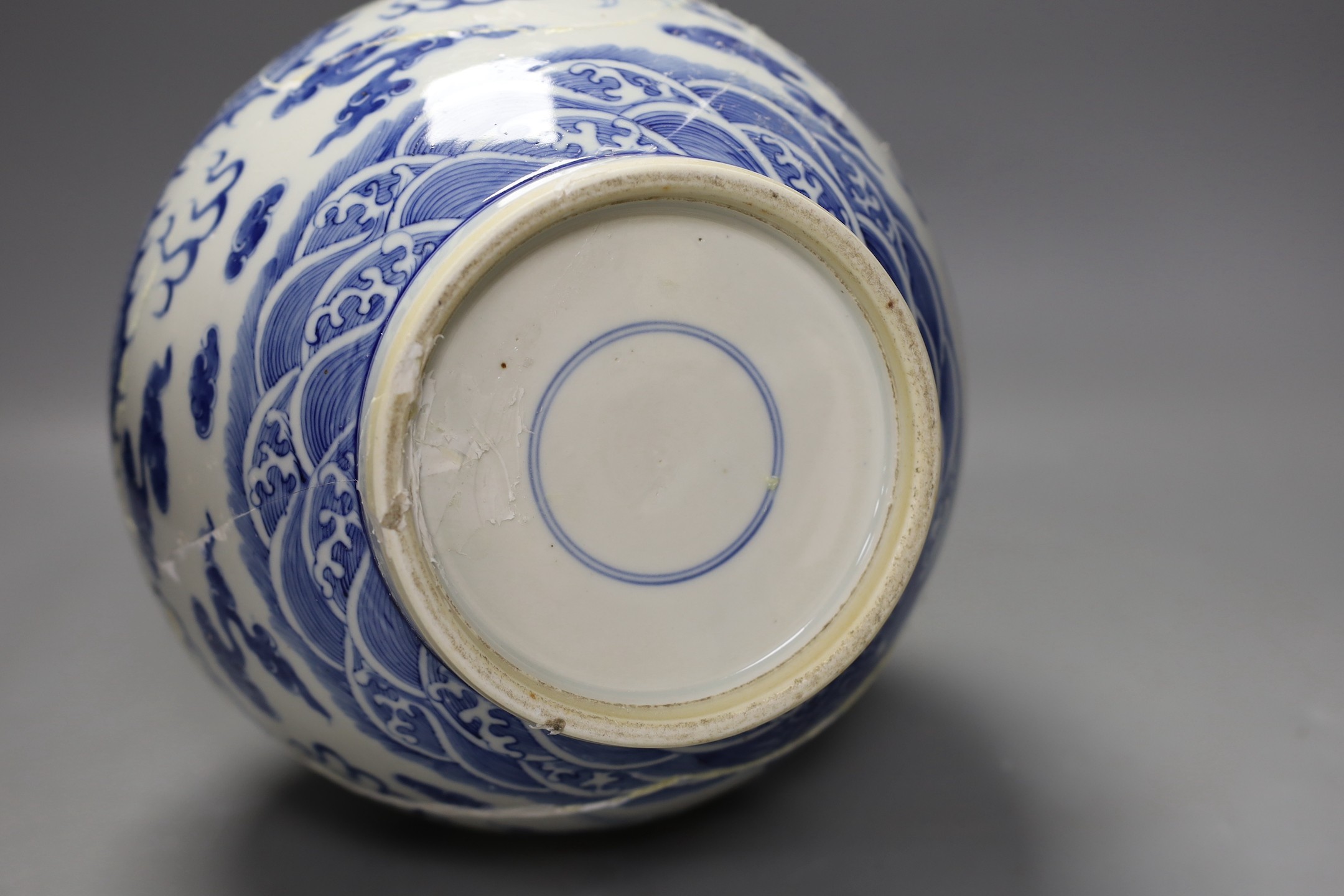 A large Chinese blue and white vase, damaged, 38cm - Image 5 of 5