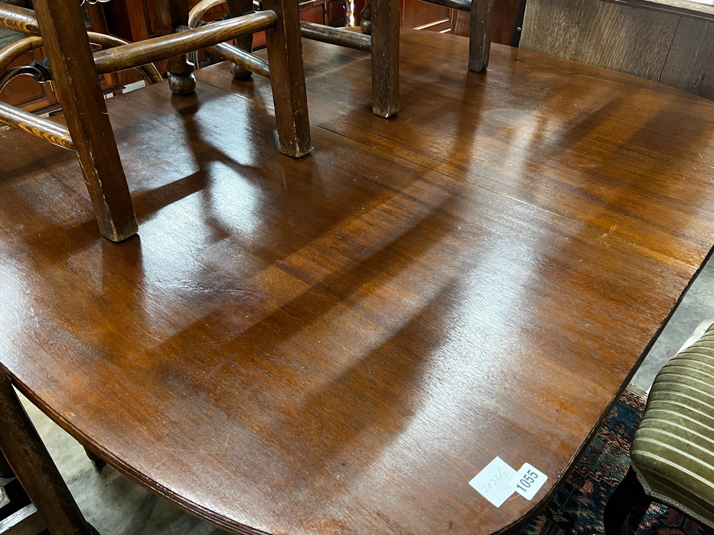 An Edwardian mahogany extending dining table, length 180cm extended, one spare leaf, width 107cm, - Image 3 of 4