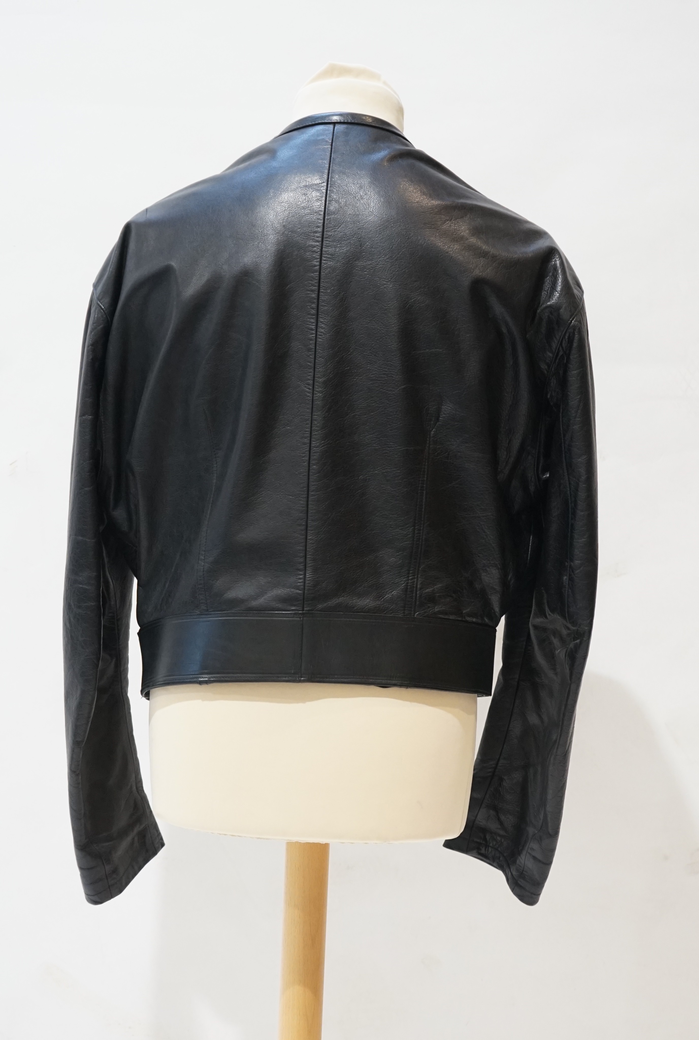 A gentleman's Calugi e Giannelli black leather jacket with metal appliques to the sleeves, size - Image 4 of 4