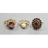 Two modern 9ct gold dress rings, one set with cultured pearl, the other with amethyst, gross