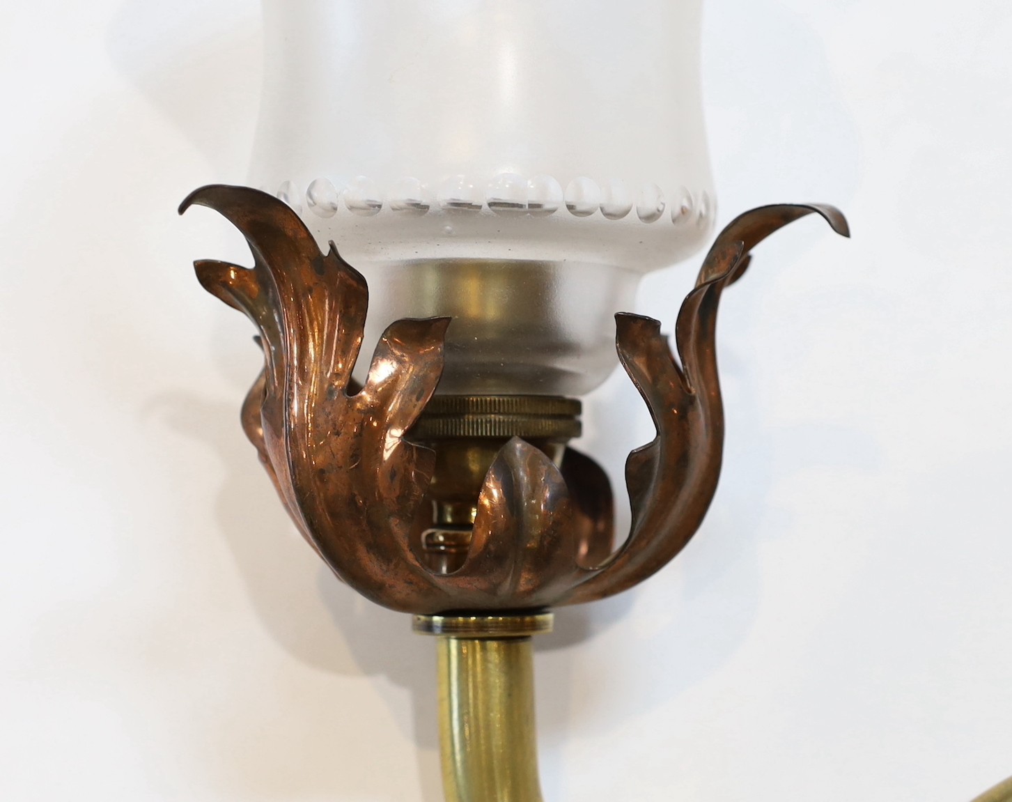 An English Arts & Crafts copper and brass wall light with cut and frosted glass shade, 22cm - Image 2 of 5