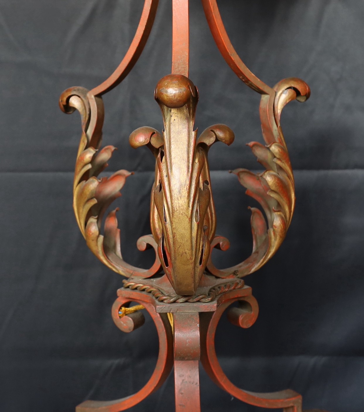 A 1950s Italian parcel gilt red painted wrought iron and tole ware lamp standard with smoked crackle - Image 3 of 4