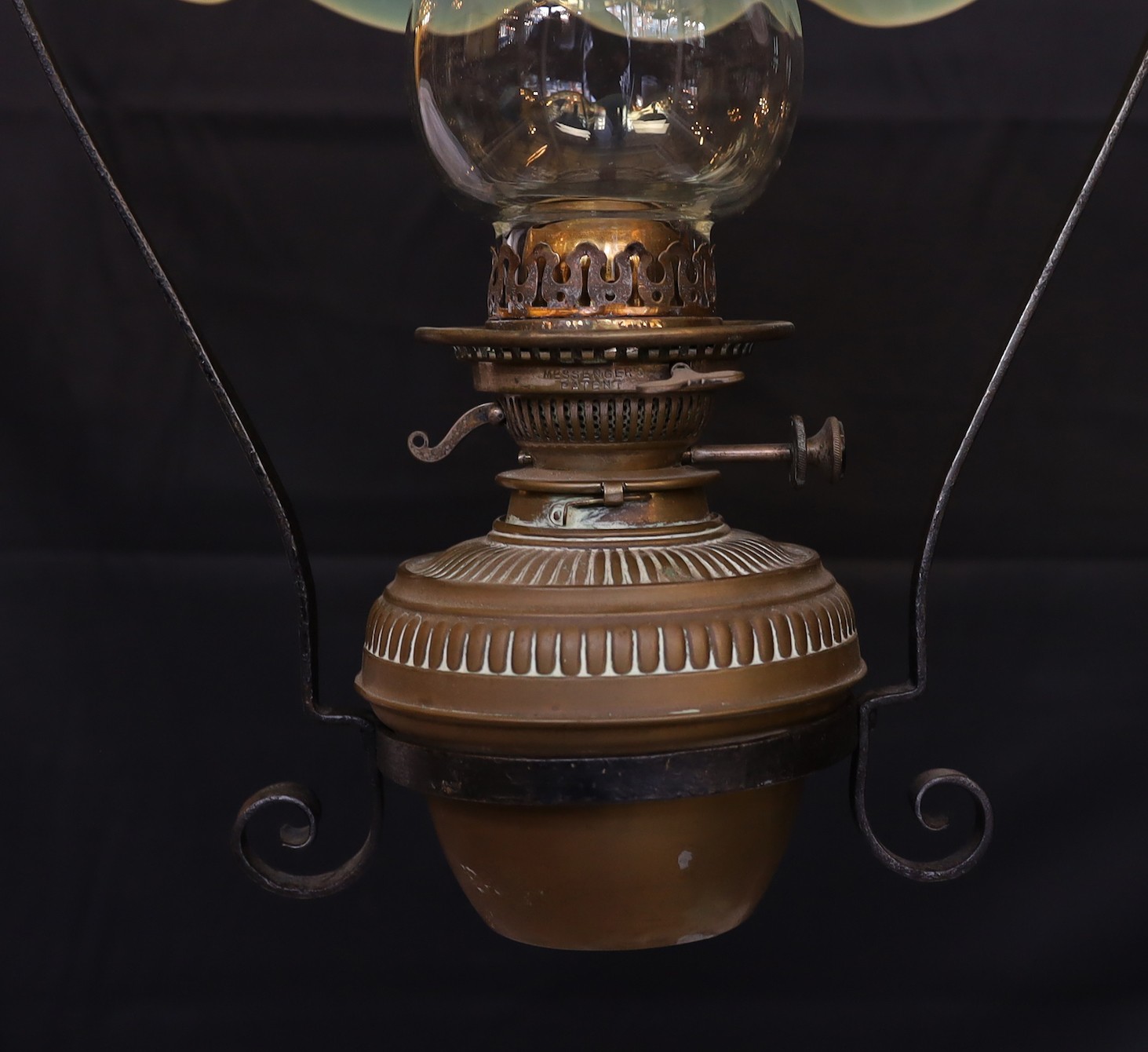 An English Arts & Crafts wrought iron and brass hanging oil lamp with Messengers mechanism and - Image 3 of 3