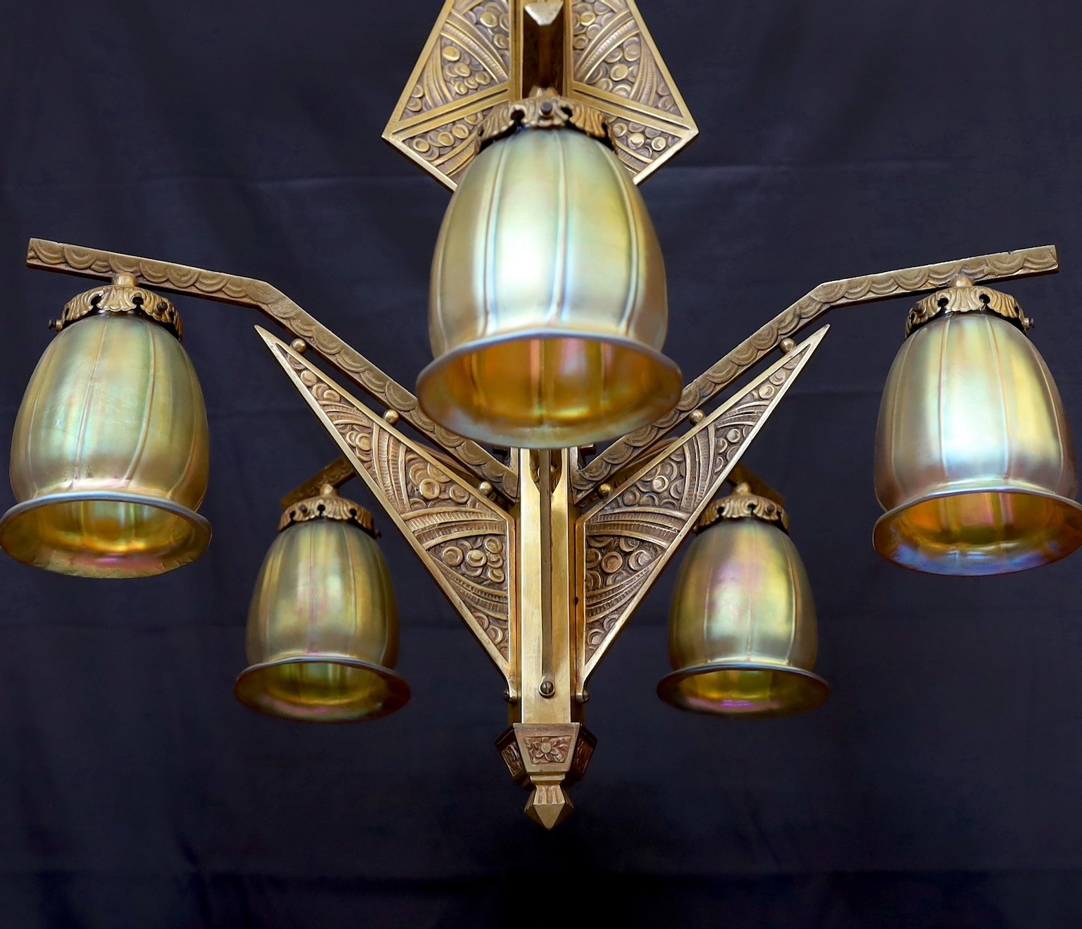 A French Art Deco Valinale de Sevres gilt bronze five light chandelier, of stylish geometric - Image 4 of 4