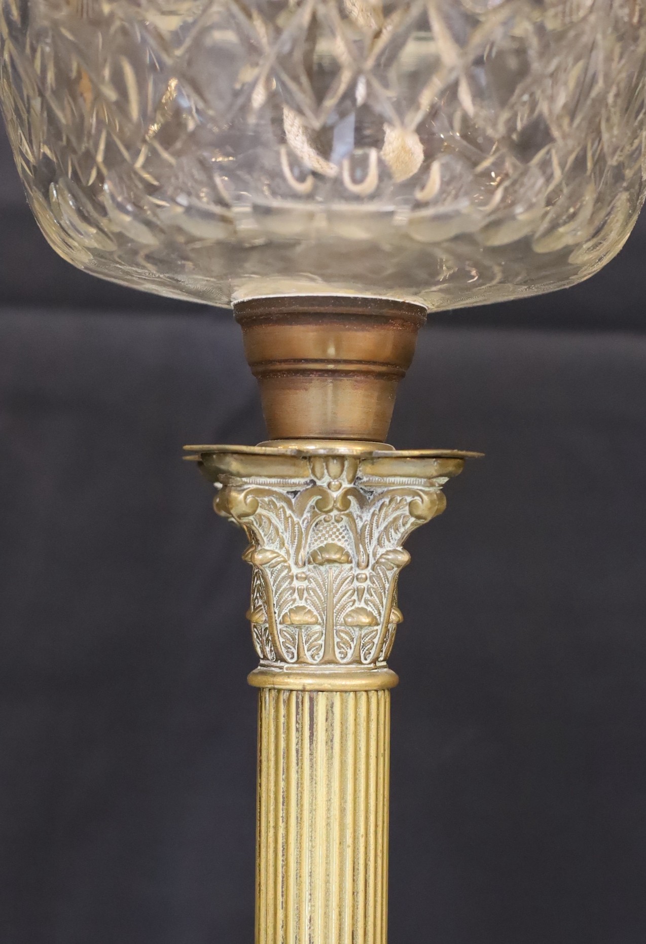 An Edwardian brass Corinthian column oil lamp with cut glass reservoir, improved duplex mechanism, - Image 4 of 5