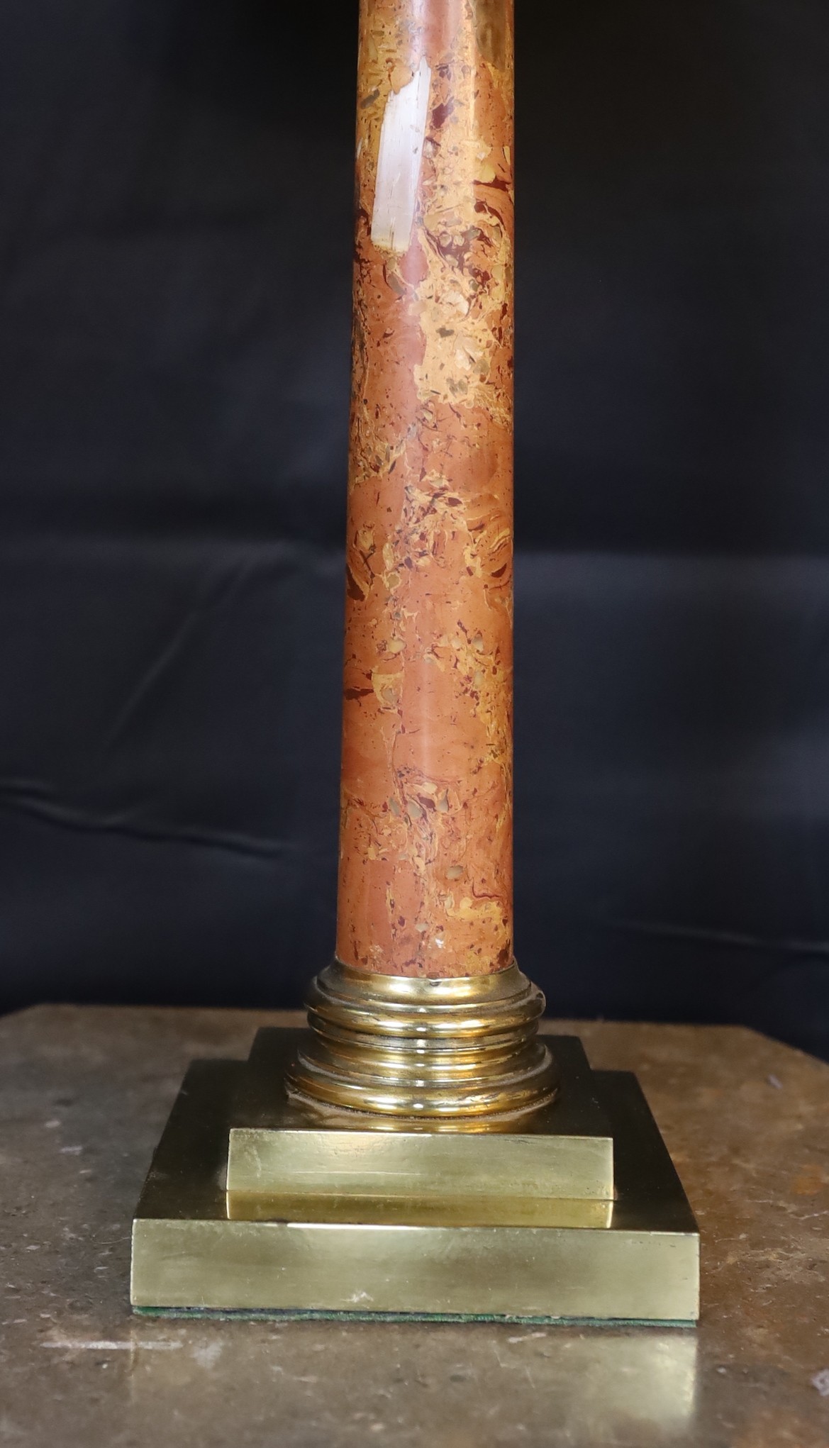 An Edwardian gilt brass and rouge marble Corinthian column table lamp, height 52cm - Image 2 of 5