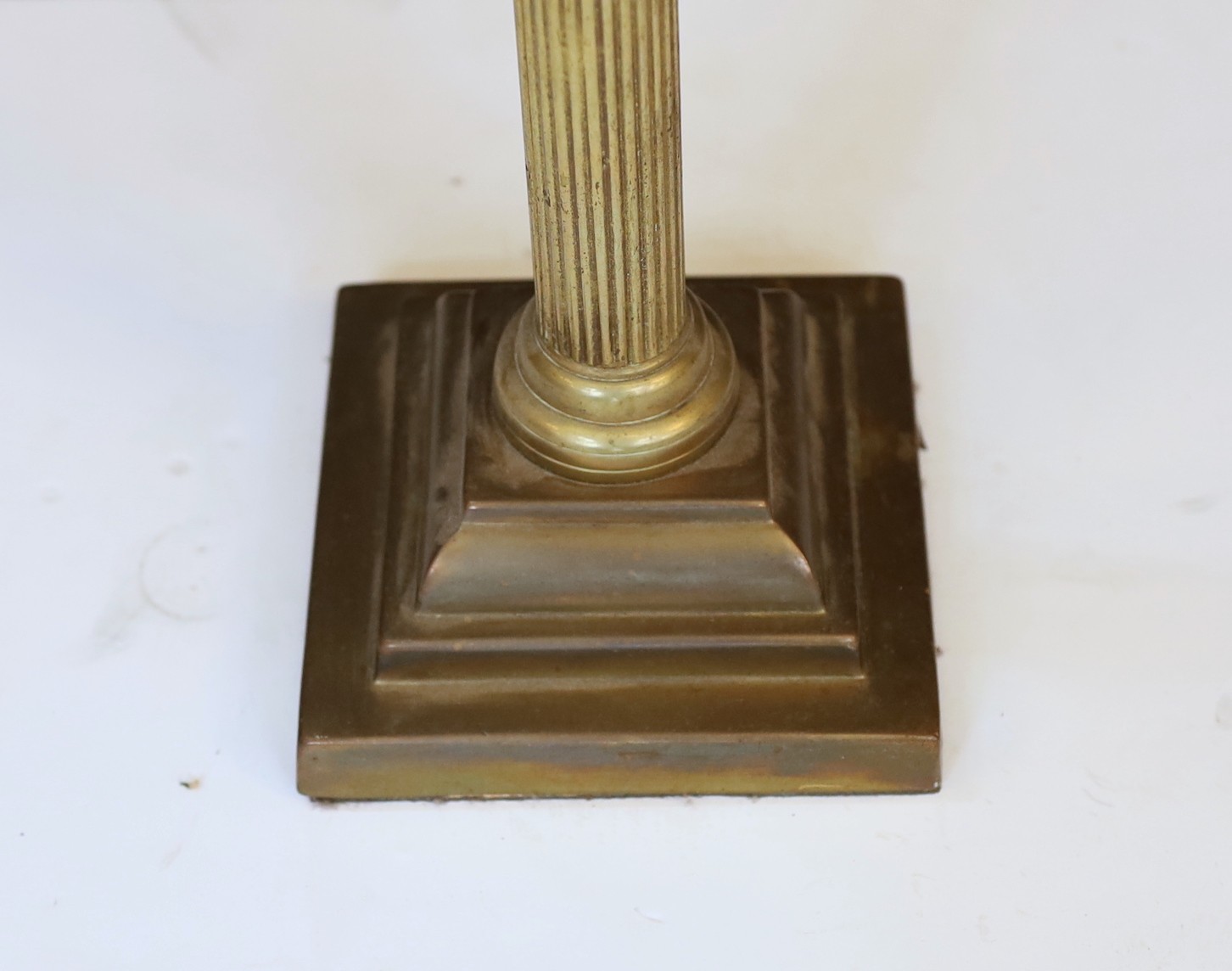 An Edwardian brass Corinthian column oil lamp with cut glass reservoir, improved duplex mechanism, - Image 5 of 5