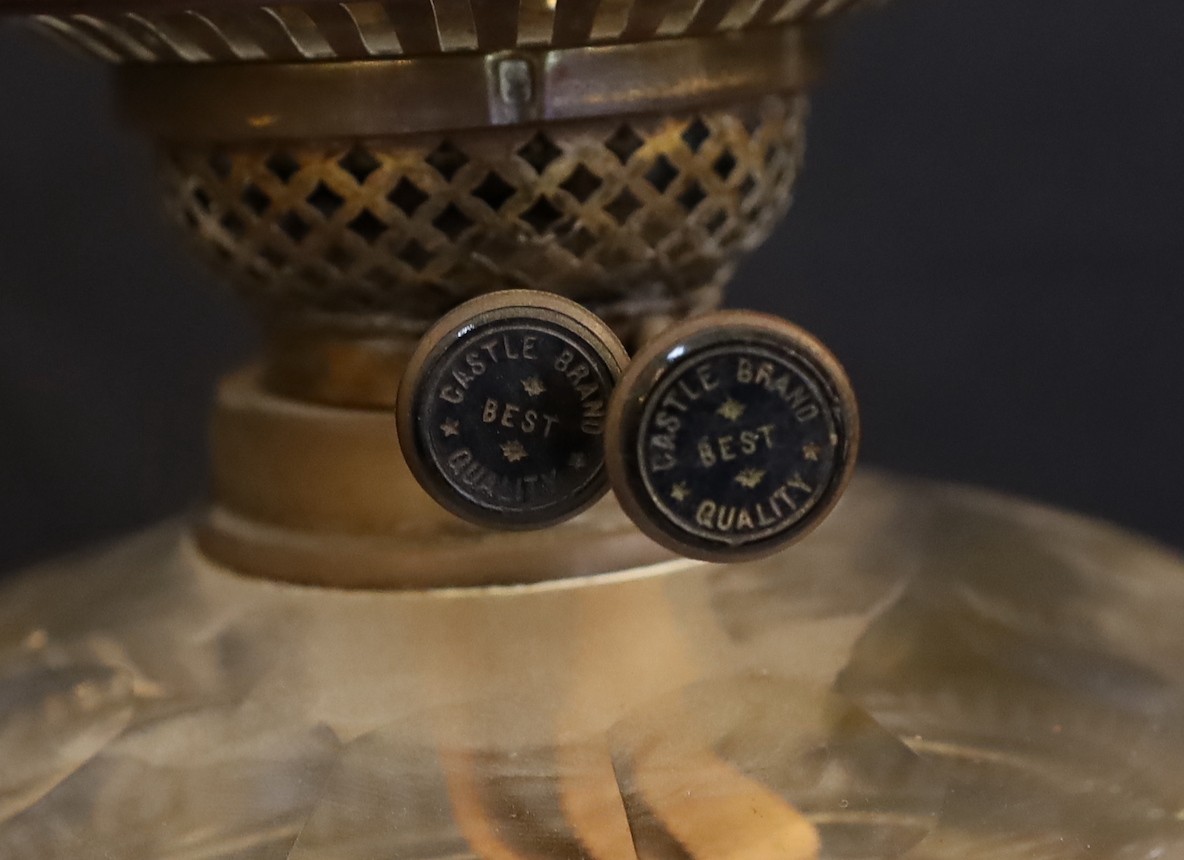 An Edwardian brass Corinthian column oil lamp with cut glass reservoir, Castle Brand mechanism and - Image 3 of 5