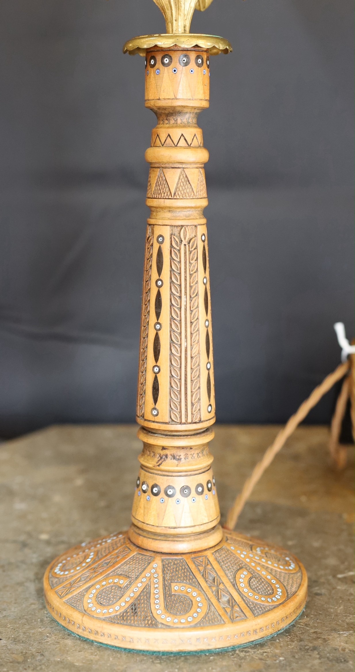 An early 20th century Danish carved and glass bead inset wood lamp base with brass flowerhead - Image 4 of 4