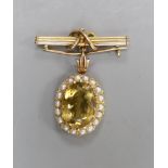 An early 20th century yellow metal, citrine and split pearl set oval pendant, overall 33mm, on a