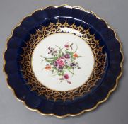 A Worcester plate with wet blue border painted with a bouquet of flowers surrounded by an