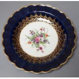 A Worcester plate with wet blue border painted with a bouquet of flowers surrounded by an