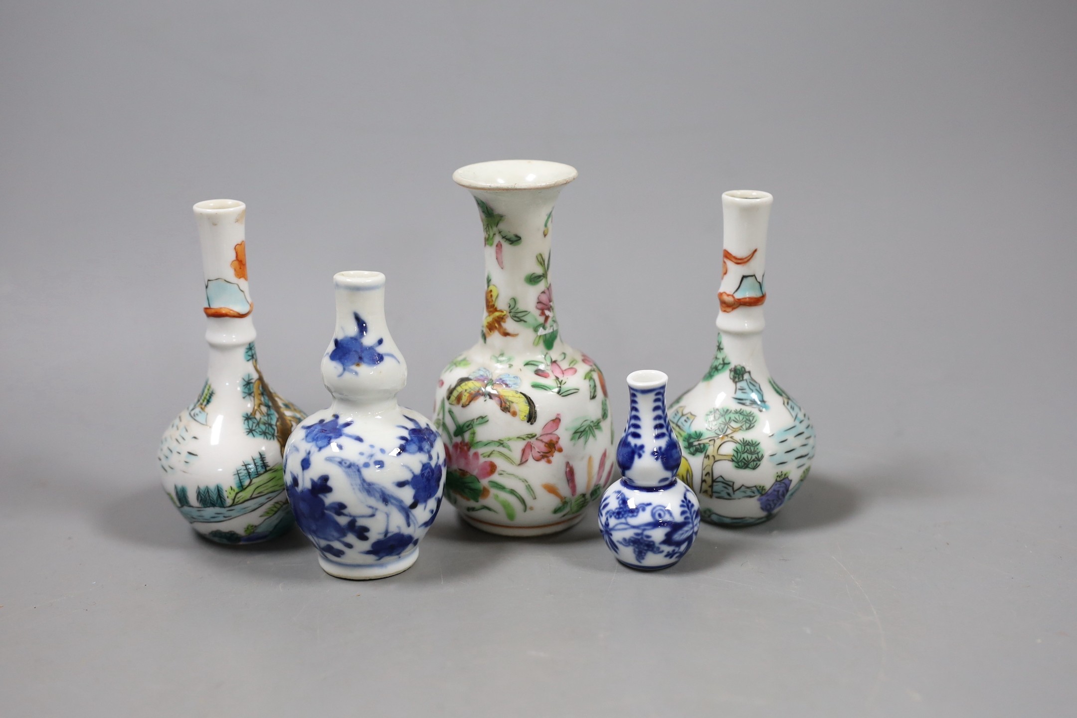 A group of Chinese miniature porcelain bottle vase, 19th/20th century and a Meissen miniature - Image 2 of 4