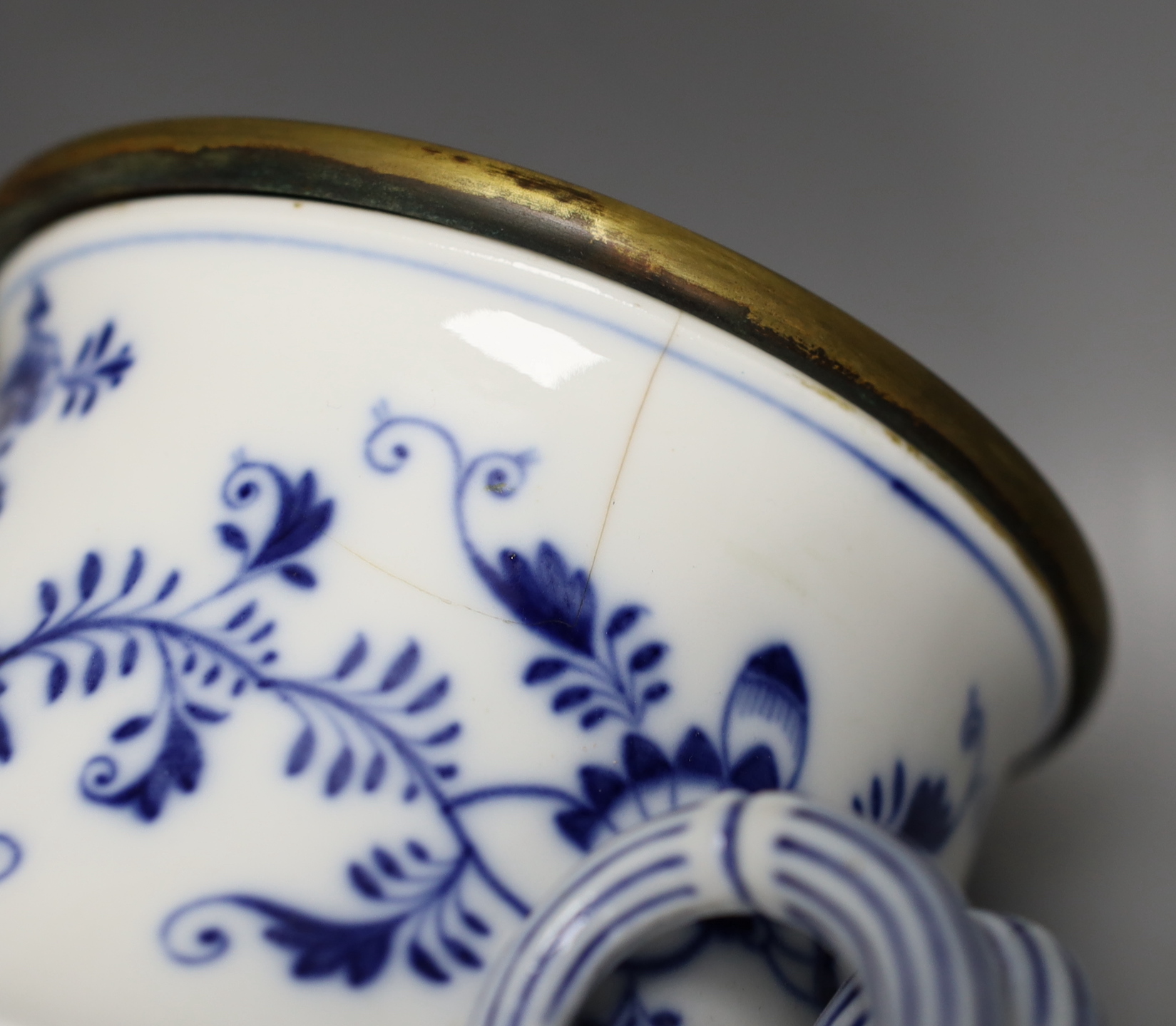 A blue and white Meissen oil lamp stem and an oval Meissen floral platter, 37cm wide - Image 8 of 8