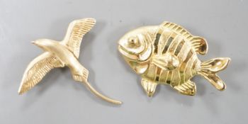 A 14k yellow metal bird brooch modelled as a Bermuda Longtail, 31mm, 2.9 grams and an Astwood